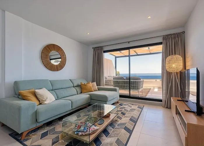 2 Bedroom Penthouse With Sea View @ Hills エステポナ