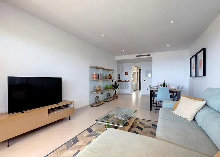 2 Bedroom Penthouse With Sea View @ Hills * エステポナ