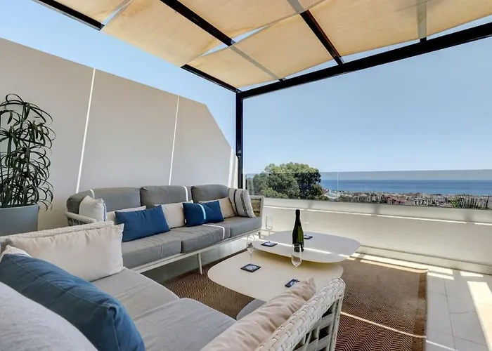 2 Bedroom Penthouse With Sea View @ Hills * エステポナ