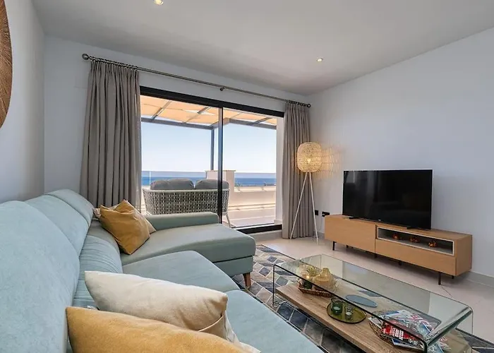 2 Bedroom Penthouse With Sea View @ Hills *