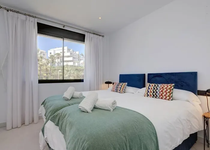 2 Bedroom Penthouse With Sea View @ Hills * エステポナ