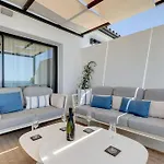 2 Bedroom Penthouse With Sea View @ Hills Lägenhet *